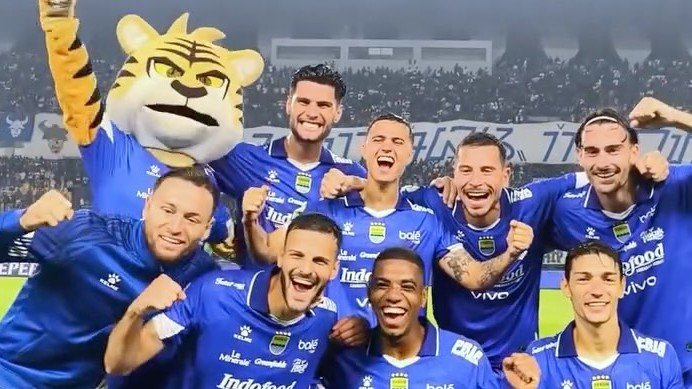 Taklukan Persebaya, Bojan Hodak Sebut Strategi 3 Penyerang Jadi Kunci Kemenangan